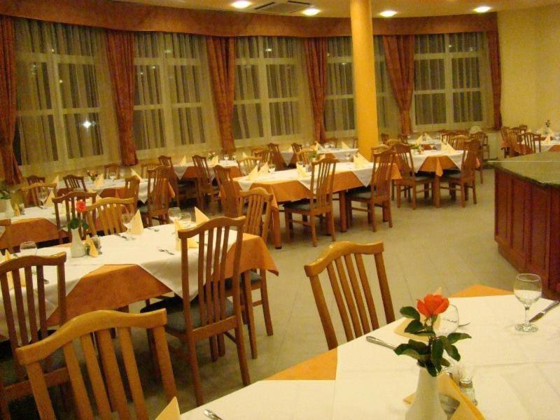 Hotel Ovit Кестели Екстериор снимка