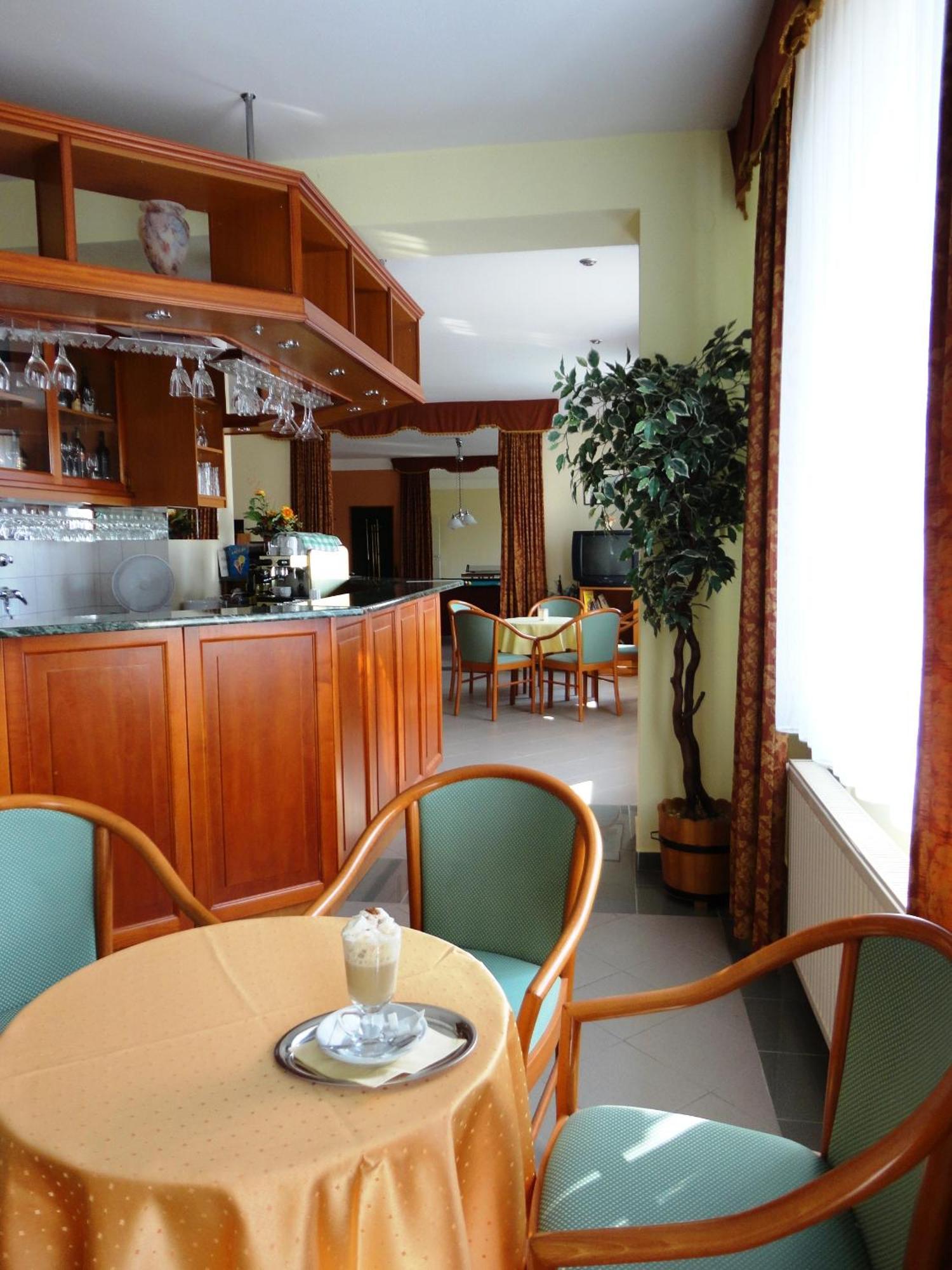 Hotel Ovit Кестели Екстериор снимка