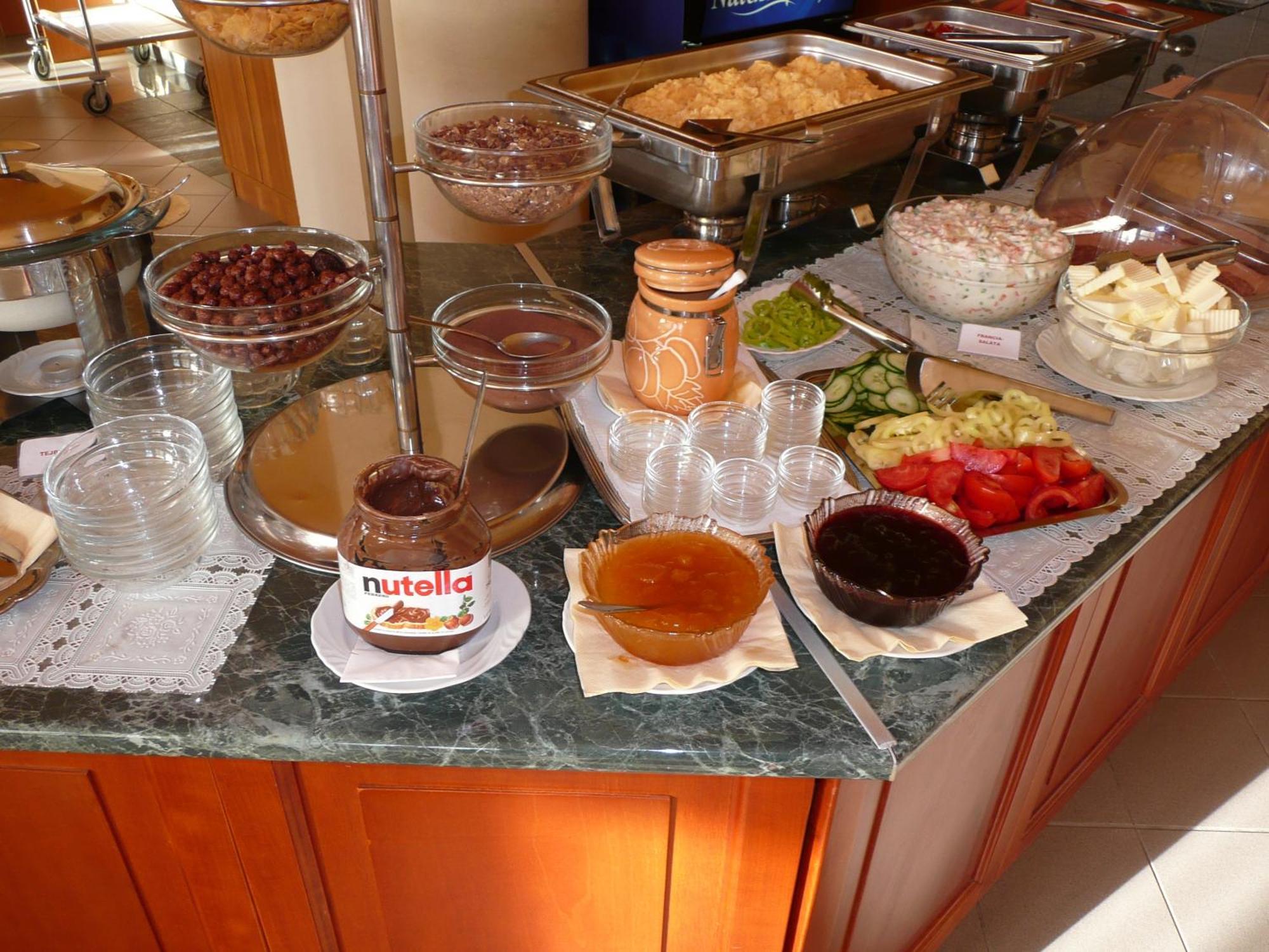 Hotel Ovit Кестели Екстериор снимка