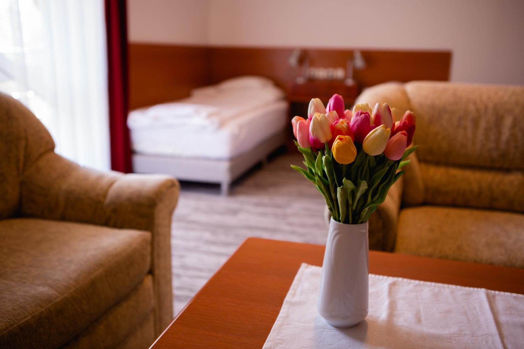Hotel Ovit Кестели Екстериор снимка