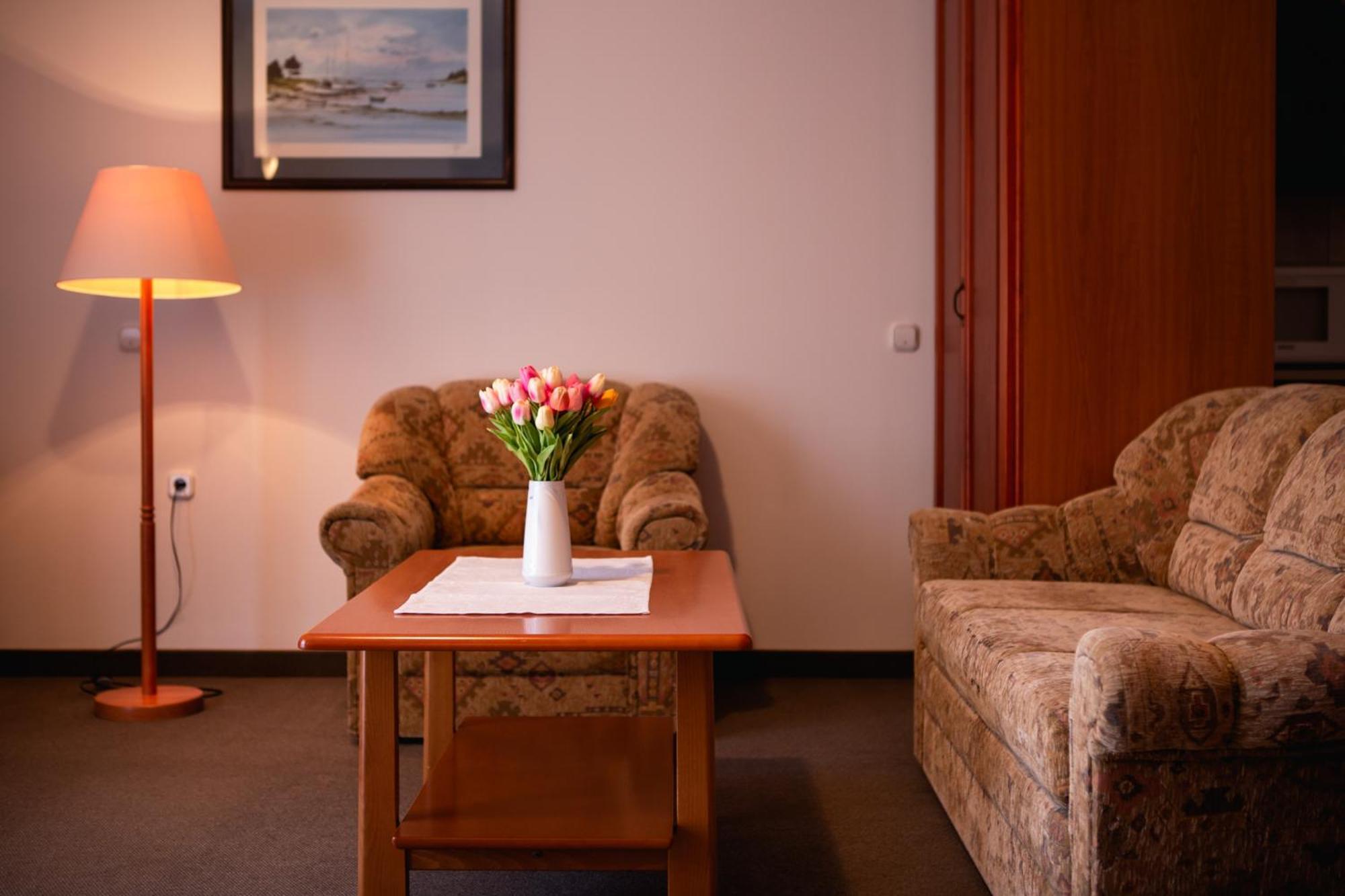 Hotel Ovit Кестели Екстериор снимка