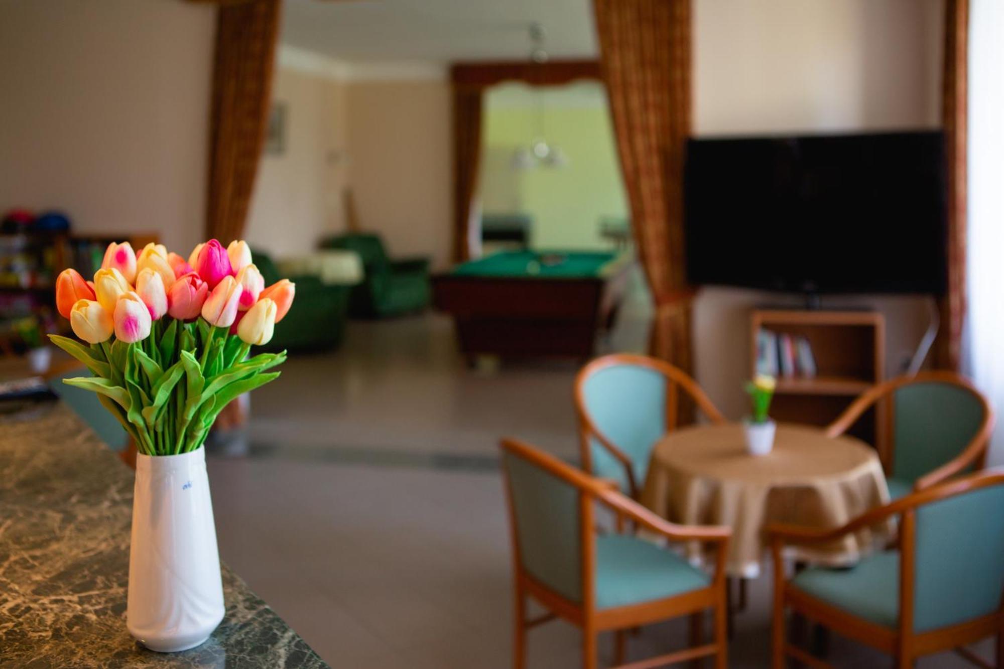 Hotel Ovit Кестели Екстериор снимка