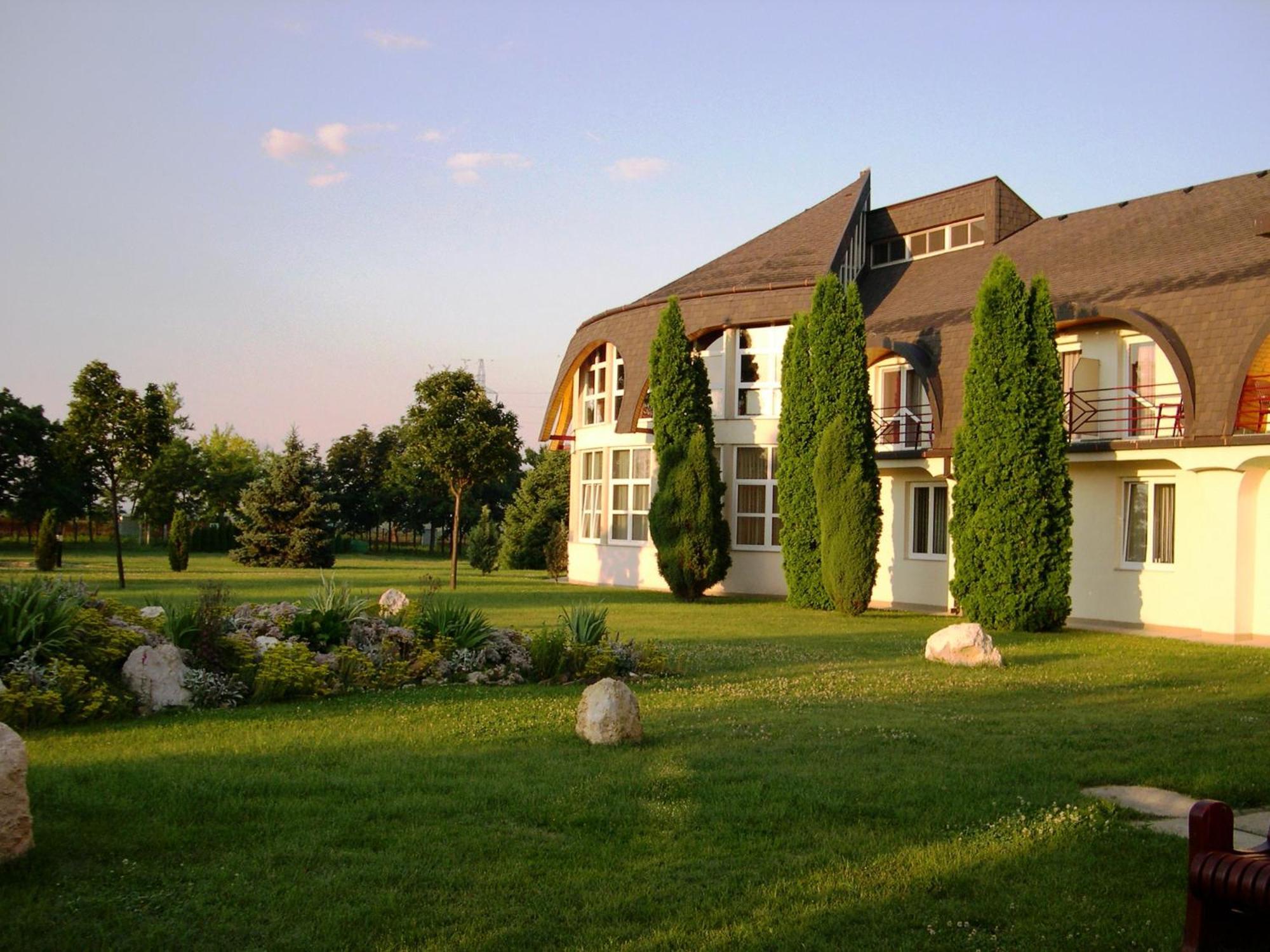 Hotel Ovit Кестели Екстериор снимка