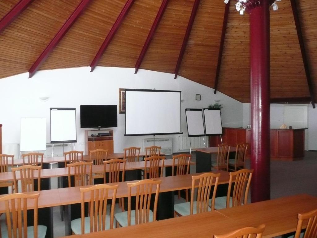 Hotel Ovit Кестели Екстериор снимка
