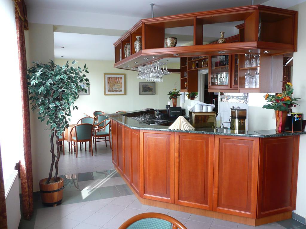 Hotel Ovit Кестели Екстериор снимка