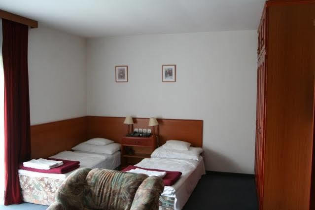 Hotel Ovit Кестели Екстериор снимка