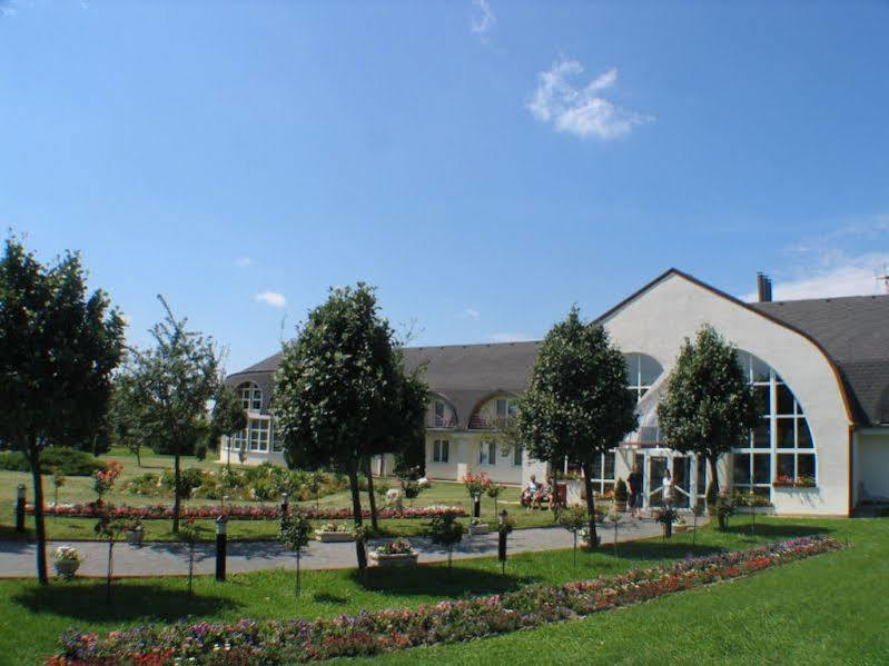 Hotel Ovit Кестели Екстериор снимка